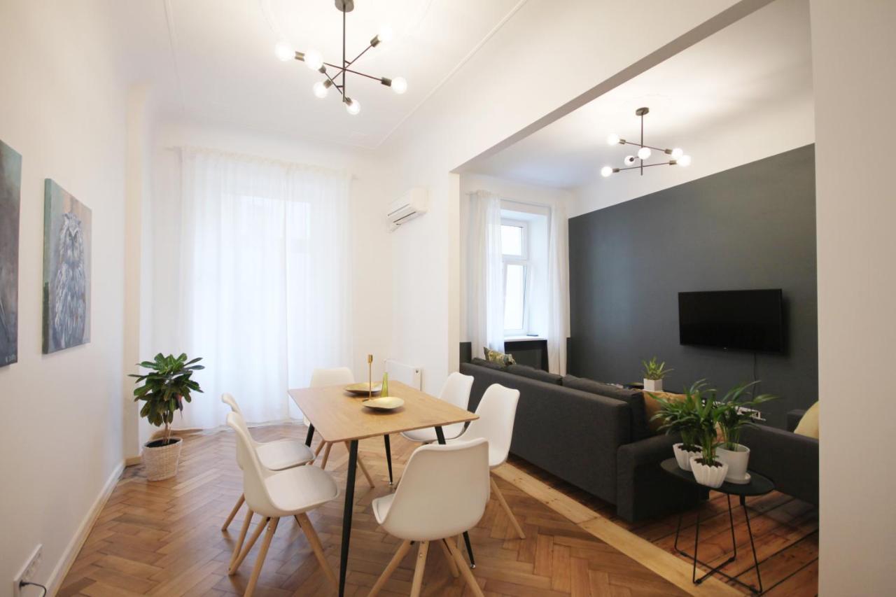 Quiet And Spacious In Historic